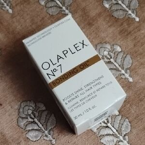 OLAPLEX No.7 Bonding Oil with Gold Accents